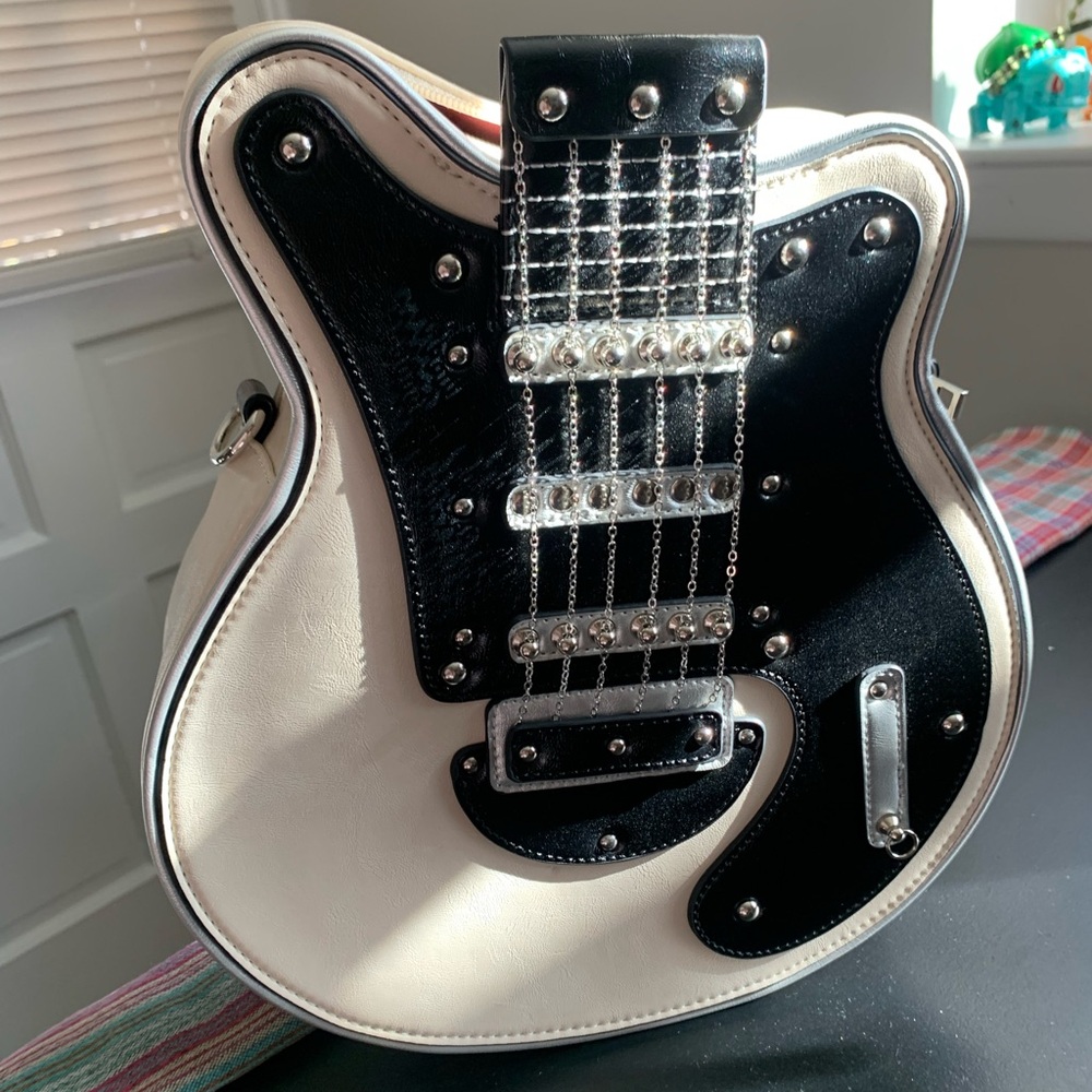 Guitar shaped bag